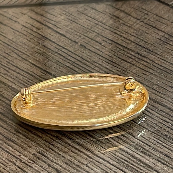 Vintage Gold-tone Oval Filigree Pin - Picture 5 of 15